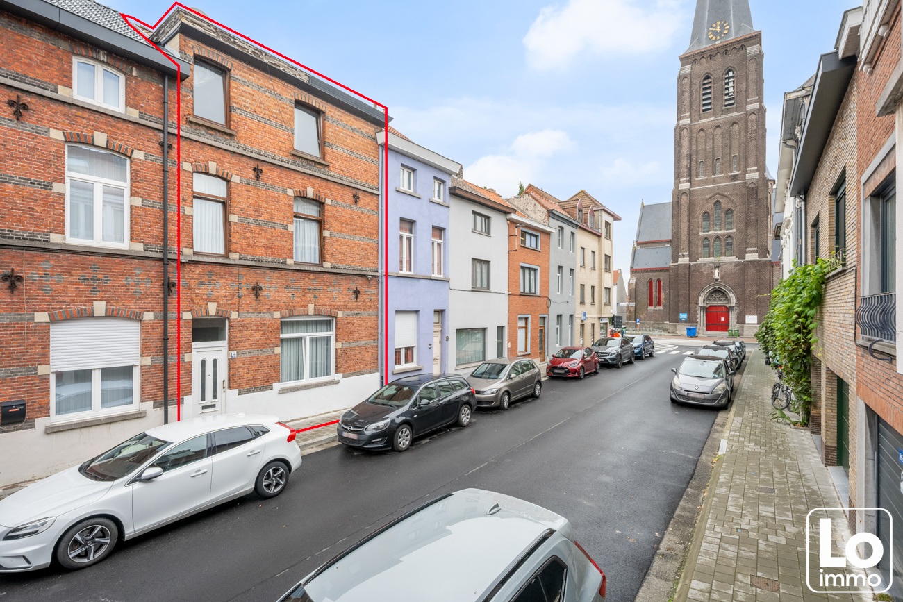 Ruime gesloten woning op een toplocatie in Sint-Amandsberg en nabij het centrum van Gent! - foto 1