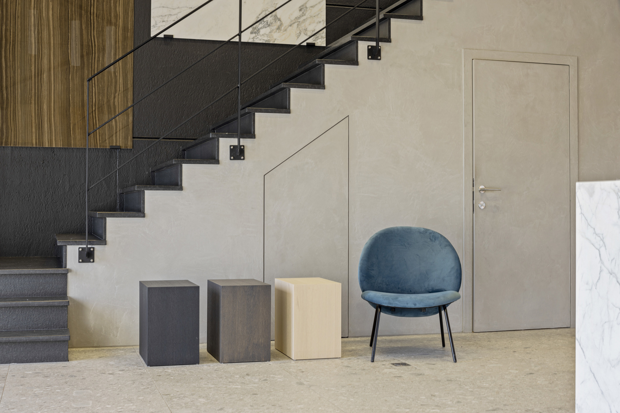 Showroom/burelen met parking en magazijn, langs de N8.  - foto 3