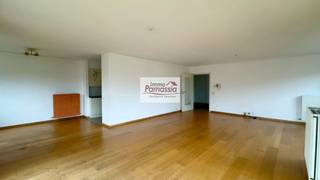Ruim en elegant 3-slaapkamerappartement met privéterras - Perfect voor modern wonen! Zeer centraal gelegen! Dit heldere appartement ligt op de...