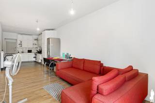 <p><strong>Polyvalent pand met woon- en magazijnruimte in Deurne</strong></p>
<p>Op een interessante locatie aan de <strong>Van</strong> <strong>Cortbeemdelei 227 in Deurne</strong> bevindt zich dit veelzijdige pand voor <strong>gemengd gebruik</strong>, ideaal voor wie wonen en werken wil combineren.</p>
<p>De woning beschikt over <strong>4 slaapkamers, 1 badkamers en 1 douchekamer</strong>, waardoor er voldoende ruimte is voor een gezin of voor wie extra kamers wenst in te richten als bureau, hobbyruimte of logeerkamer.</p>
<p>Een belangrijke troef is het aanwezige <strong>magazijn (ca 100<span>m²)</span></strong>, dat tal van mogelijkheden biedt voor zelfstandigen, ondernemers of wie nood heeft aan extra opslag- en werkruimte. De combinatie van woonruimte en magazijn maakt dit pand bijzonder geschikt voor verschillende doeleinden.</p>
<p><strong>Troeven:</strong></p>
<ul>
<li><span>Gelegen aan de Van Cortbeemdelei 227 in Deurne</span></li>
<li><span>Pand voor gemengd gebruik</span></li>
<li><span>4 slaapkamers</span></li>
<li><span>1 badkamer, 1 douchekamer</span></li>
<li><span>Ruim magazijn</span></li>
<li><span>Ideaal voor combinatie van wonen en werken</span></li>
<li><span>Tal van mogelijkheden voor eigen gebruik of investering</span></li>
<li><span>EPC C</span></li>
</ul>
<p>Een interessant pand met <strong>veel potentieel en diverse gebruiksmogelijkheden</strong>, zowel voor gezinnen als zelfstandigen en investeerders.</p>
<p><strong>Interesse? Contacteer ons voor meer informatie of een bezoek ter plaatse.</strong></p>
<p></p>