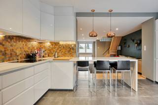 Ontdek deze volledig gerenoveerde woning in de Lode Sobrystraat te Vilvoorde. Het huis combineert hedendaags wooncomfort met een optimale...