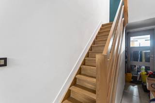 Bent u op zoek naar een toffe woning in het rustige Wijnegem met een tuin?Kom dan zeker eens een kijkje nemen naar deze ruime rijwoning op een...