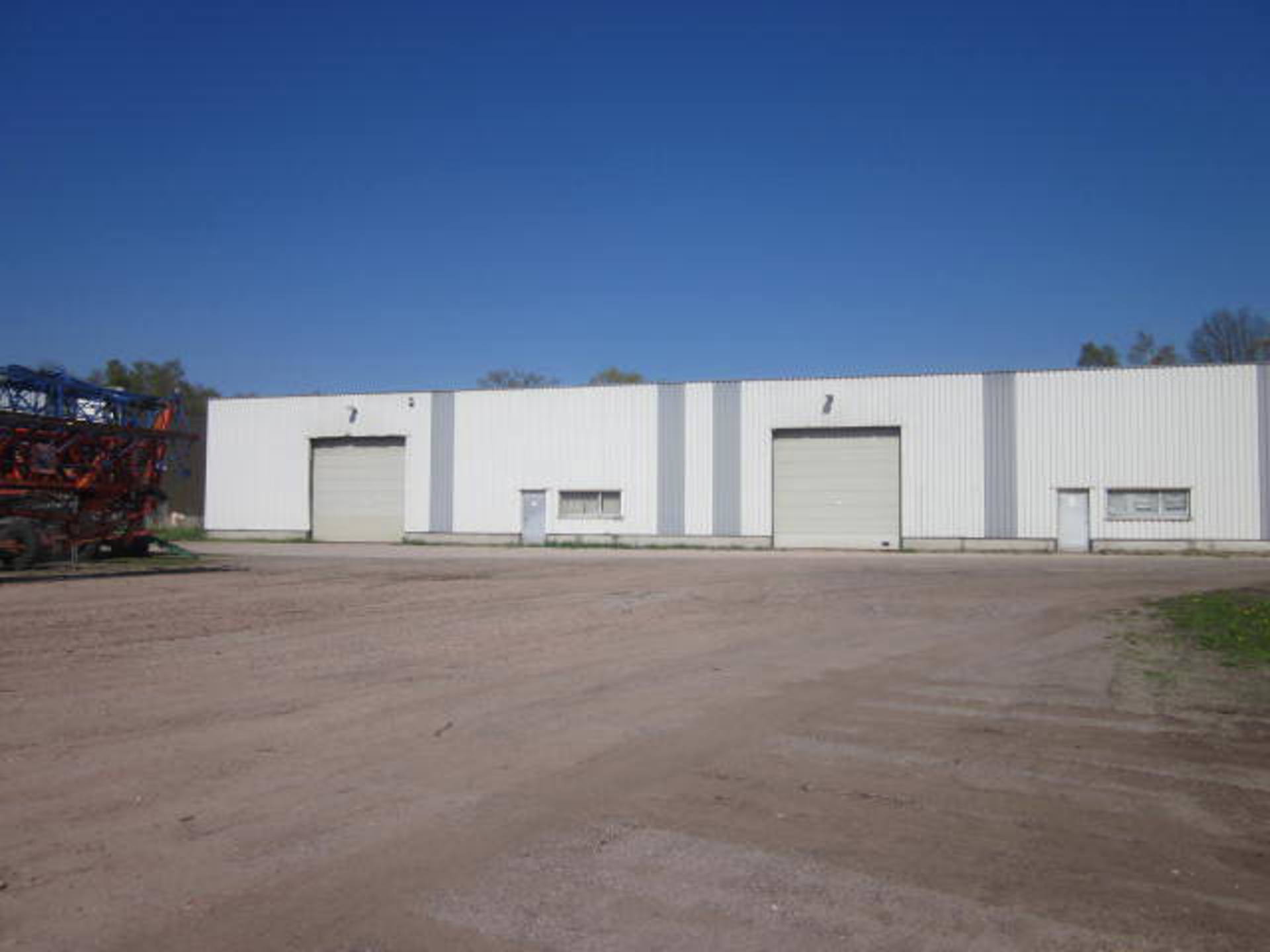 - 1.000m² magazijn- 1 grote sectionaalpoort- ca. 5,0m vrije hoogte onder dak- daglichtstraten- staalstructuur- polybetonvloer