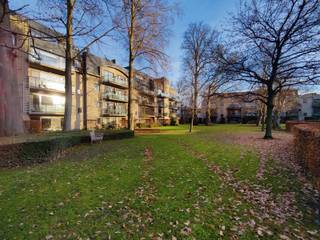 Appartement ca 94 m² -1e verdieping op het domein "KARMELIETENHOF". Uitzonderlijk rustig gelegen in een groene omgeving.Winkels en openbaar vervoer...