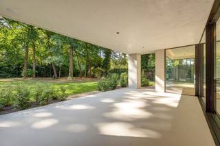 This high-end new construction villa is located in the streets of Old Belgians. The new Old Belgian Ambiorix 10 is a perfect cocktail of...