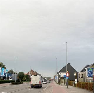 Top gelegen commercieel gelijkvloers, gelegen op de Gentsesteenweg nabij tal van belangrijke retailers zoals ‘Bio- Planet’, ‘Lidl’, ‘Deli...