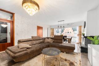 Te koop: ruim appartement in de August Wautersstraat, hartje centrum Temse, nabij scholen, openbaar vervoer en invalswegen.Dit appartement biedt een...