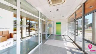 Dit voormalig bankkantoor (Fortis Bank) is gelegen op de Koerselsesteenweg 10 in Beringen, een zeer commerciële ligging met veel passage en uitstekende zichtbaarheid.<br /><br />Het pand beschikt over een ruime indeling, ideaal voor het openen van een kantoor, praktijk of commerciële activiteit. Dankzij de grote oppervlakte biedt het tal van mogelijkheden om de ruimte naar eigen wens in te richten.<br /><br />Pluspunten:<br />- Energiezuinig (EPC C)<br />- Aluminium ramen met HR-glas<br />- Verwarming op gas<br />- Veel natuurlijke lichtinval<br />- Goede bereikbaarheid en visibiliteit<br /><br />Maatregelen opgenomen in het Maatregelenregister: nee<br /><br />Bent u op zoek naar een instapklaar kantoor op een strategische locatie? Dan is dit pand zeker een bezoek waard!<br /><br />Voor een bezichtiging ter plaatse of meer info, bel ons op 078/78.78.70, of kom gewoon binnen op ons kantoor, steeds welkom!