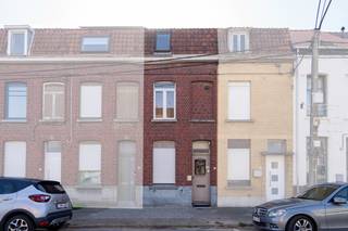 Op wandelafstand van het bruisende stadscentrum van Kortrijk treffen we deze totaal te renoveren woning aan. Een ideale opportuniteit voor...
