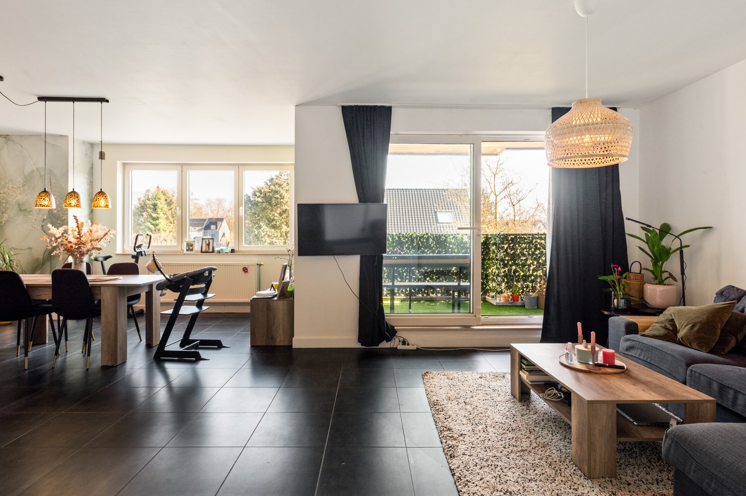 Ruim instapklaar appartement met 2 slaapkamers en terras op centrale ligging in Kapellen - foto 2