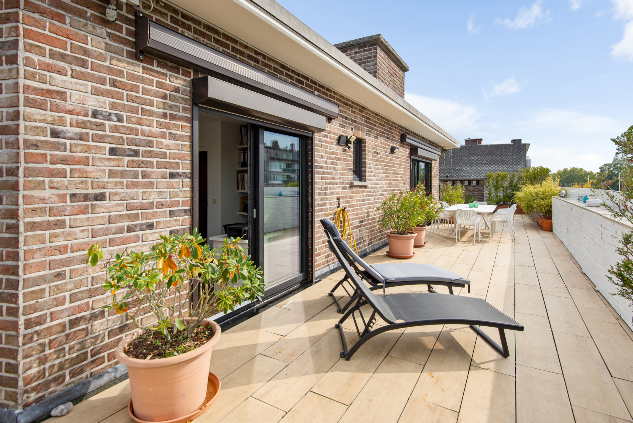 Uitzonderlijk ruim penthouse met zonnig zuid-terras - foto 1