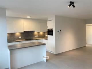 <p><span>Volledig gerenoveerd appartement gelegen vlakbij het centrum van Mariaburg. Beschikbaar 1 december 2026.</span></p><p><span> </span></p><p><span>Dit appartement werd zeer kwalitatief vernieuwd en is als volgt ingedeeld: living met open keuken, toilet met handenwasser, badkamer met douche, 2 slaapkamers en Zuidgericht terras. Op het gelijkvloers nog een individuele berging en een autostaanplaats.</span></p><p><span> </span></p><p><span>Bijzonderheden:</span></p><p><span>Pvc ramen met hoogrendementsglas </span></p><p><span>Dak werd vernieuwd en geïsoleerd </span></p><p><span>Videofoon </span></p><p><span>Alle nutsvoorzieningen zijn individueel </span></p><p><span>instapklaar: volledig geschilderd - lichtarmaturen met led verlichting </span></p><p><span>Zuidgericht terras</span></p><p><span>autostaanplaats</span></p><p><span> </span></p>