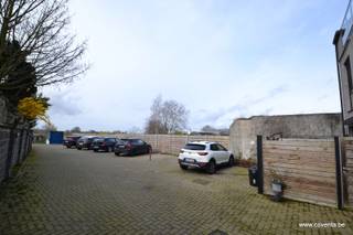 Dit appartement gelegen op de 3de verdieping bestaande uit: inkomhal met toilet, lichtrijke woonkamer-salon met ingerichte keuken en...