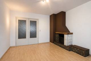 This pleasant apartment is ideally located in the centre of Brussels, on Helihavenlaan, within walking distance of Rogier and offering excellent access to public transport, shops and all amenities.

The apartment features three full-sized bedrooms, one of which has access to a private balcony. The spacious and bright living area is connected to the kitchen and opens onto an 11 m² terrace. The property also includes an entrance hall with cloakroom, a separate guest toilet in the hallway and a bathroom with shower and toilet.

The apartment has an EPC rating C.