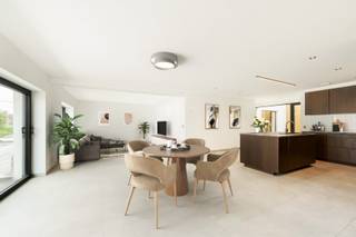 Dit ENERGIEZUINIG appartement (138 m²) is gelegen te Egem (Pittem) met name in de Brugsesteenweg 191 bus 1.2 op de EERSTE VERDIEPING. Dit gelegen...