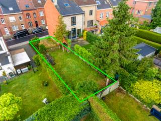 Immo Pické biedt U deze bouwgrond aan gelegen in een niet vervallen verkaveling voor het bouwen van een gesloten eengezinswoning. Deze bouwgrond is gelegen in de onmiddellijke omgeving van scholen, openbaar vervoer, winkels en de belangrijkste verbindingswegen.<br /><br />Bijkomende informatie:<br />- Voorgevelbreedte: 6,25m<br />- Diepte gelijkvloers: 15m<br />- Diepte verdieping: 12m<br />- Nokhoogte: gabarit van naastliggende woning - maximaal 9m<br />- Achteruitbpiwstrook: gelijk met naastliggende gevels<br />- Tuinhuisje: max 10m²<br />- Inpandige garage