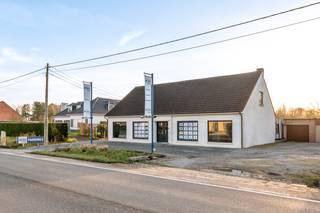 Ontdek deze unieke combinatie van 201 m² vernieuwde kantoorruimte in combinatie met een lichtrijke woonruimte, ideaal voor wie wonen en werken...