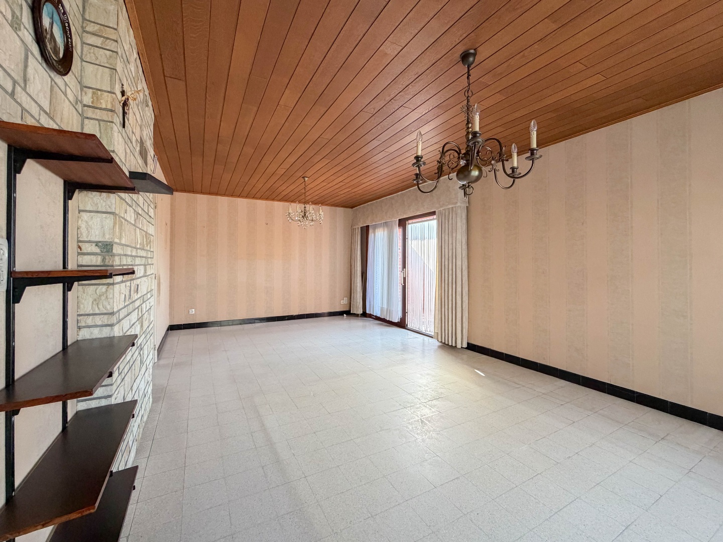 Te koop, Lichtrijke halfopen bebouwing met zonnige tuin en 2 garages te Waregem! - foto 5