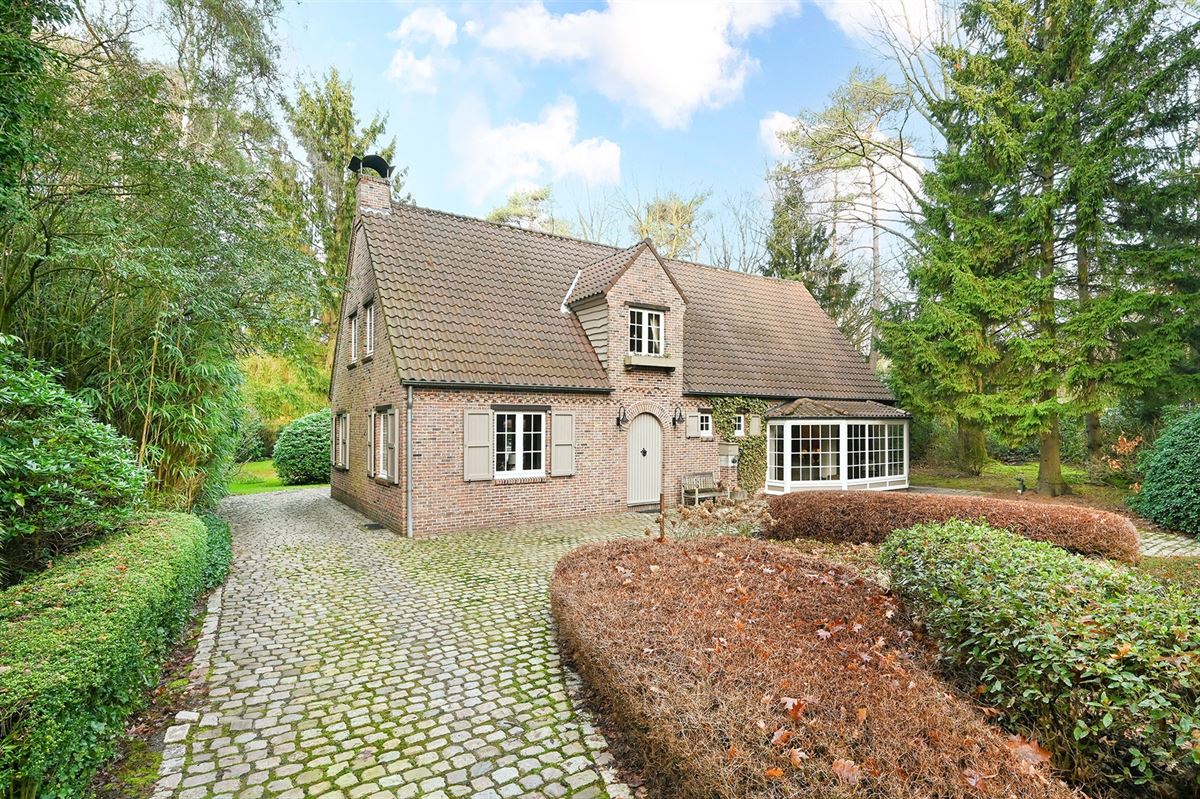 Villa opi perceel van ca. 5.300 m² in Kapellenbos - foto 2