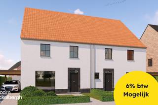 In de Mosselstraat nabij het centrum van Gistel komt er weldra een unieke verkaveling, bestaande uit een mix van open, halfopen en gesloten bebouwingen in landelijke bouwstijl. De grondoppervlaktes variëren tussen de 239 m² en 645 m².<br /><br />Dit unieke project wordt gekenmerkt door zijn centrale ligging ten opzichte van het centrum van Gistel en ademt in een oase van rust.<br /><br />Gistel, de Godelievestad is een bruisende en levendige stad in West-Vlaanderen en heeft een uitgebreid handelscentrum met tal van supermarkten, bakkers, beenhouwers, restaurants, boetieks, tuincentra, etc. De site zelf is vlot bereikbaar met het openbaar vervoer, daar we op 300 meter een bushalte vinden. De ontsluiting naar de kust of het binnenland is ook gewaarborgd via tal van invalswegen alsook de nabijheid van de oprit van de autosnelweg (E40) op zo’n 2,5 kilometer. <br /><br />De woning met lotnummer 21 is een halfopen bebouwing gelegen op een perceel van 294 m² met een oostelijke oriëntatie. Deze woning bestaat op de gelijkvloerse verdieping uit een inkomhal met apart toilet. Een ruime leefruimte met open, ingerichte keuken en aansluitend een was-en bergruimte. Op de eerste verdieping bevinden er zich 3 ruime slaapkamers, een nachthal met apart toilet en een ruime badkamer die plaats biedt voor zowel een bad als douche. Eveneens is er een ruime bergruimte aanwezig. Overigens beschikt deze woning nog over een mooie tuin en zolder. (Vg, Wg, Gmo, Gvkr, Vv) ~ E-peil: 30 ~ Ref OU28401<br /><br />Deze woning wordt volledig naar eigen smaak en stijl afgewerkt. Hierin wordt u volledig begeleid door een professioneel team, waardoor u volledig ontzorgd aan uw nieuwe woonervaring kunt beginnen.<br /><br />Voor meer uitleg maken wij graag met u een afspraak voor een persoonlijk gesprek! <br />Tot binnenkort? Residentie Vastgoed