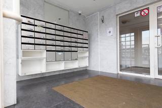 Heel gezellig en knus ingericht/gemeubeld appartementje in hartje Kortrijk :Inkomhal, leefruimte met keukenhoek, aparte slaapkamer, zuid gericht...