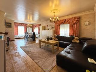 VEELZIJDIG PAND MET COMMERCIËLE MOGELIJKHEDEN en een vlotte verbinding tussen Brakel en Ronse. Deze RUIME EIGENDOM deed jarenlang dienst als...