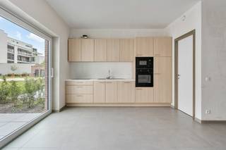 Ontdek Residentie Gersthof, een uniek nieuwbouwproject in het hartje van Aalst. Deze energiezuinige luxe maisonnettes en duplex appartementen combineren modern comfort met een uitstekende ligging, ideaal voor wie op zoek is naar een stijlvolle woonomgeving.<br /><br />Luxe en comfort!<br />De appartementen in Residentie Gersthof zijn ontworpen met oog voor detail en bieden een hoogwaardig afwerkingsniveau. Elk woning beschikt over ruime leefruimtes, grote ramen voor veel natuurlijk licht en riante terrassen waar u kunt genieten van een prachtig uitzicht. Kies voor een appartement of woning met zicht op de groene, aangelegde binnentuin – rust en ontspanning gegarandeerd.<br /><br />Duurzaam en energiezuinig!<br />Residentie Gersthof is gebouwd met de nieuwste energiezuinige technieken, zodat u niet alleen comfortabel woont, maar ook duurzaam en toekomstgericht.<br /><br />Ondergrondse parking en fietsenstalling!<br />Het project beschikt over een ruime ondergrondse parking met voldoende plaats voor auto’s en fietsen. U geniet zo van maximale mobiliteit en veiligheid.<br /><br />Waarom kiezen voor Residentie Gersthof?<br /><br />- Centrale ligging in hartje Aalst<br />- Energiezuinige luxe appartementen en woningen<br />- Ruime terrassen met zicht op een groen omgeving<br />- Ondergrondse parking en fietsenstalling<br /><br />Wonen in Residentie Gersthof betekent wonen in stijl, comfort en rust. Neem vandaag nog contact op voor meer informatie of een bezoek aan dit unieke project.<br />Contacteer Ruben op 0479/ 03 90 17 of mail naar ruben@cornelis-partners.be