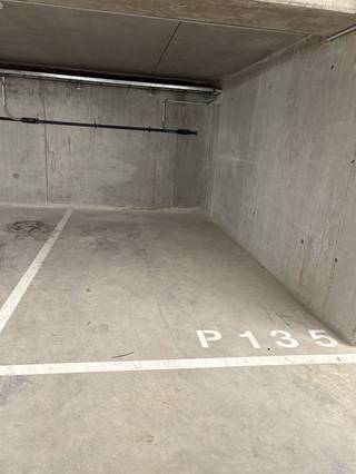 Emplacements libres récents dans le nouveau complexe Burenberg.Idéalement situé à quelques pas du centre de Louvain, à deux pas des campus et de l'UZ...