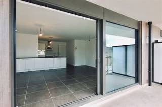 Dit nieuwbouw appartement is gelegen op de eerste verdieping in een rustig en besloten binnengebied, te bereiken via een aparte ingangsweg. U...