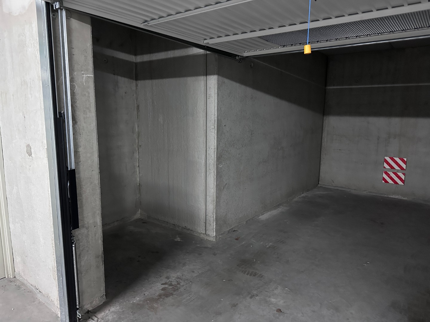 Gesloten garagebox gelegen op de Zoutelaan in het centrum van Knokke. - photo 4
