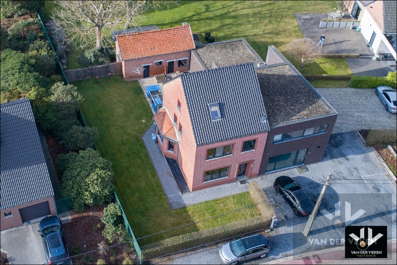 HALFOPEN WONING IN RUSTIGE OMGEVING TOFFE GEZINSWONING - foto 2