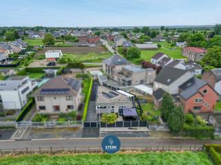 GELIJKVLOERSE WONING MET EPC LABEL A OP EEN RUSTIGE LOCATIE NABIJ MAASTRICHT ! <br /><br />We vinden deze open woning met een bewoonbare oppervlakte van 232 m² terug op een perceel van 4a 21ca in Veldwezelt-Lanaken. <br /><br />Voor meer informatie, neem zeker een kijkje op onze website via de volgende link:<br />https://www.sterkvastgoedmakelaars.be/detail/te-koop-woning-lanaken/7624141?dosearch=True&flowstatus=ForSale,ForSaleReserved,ForSaleWithBid,ToCompleteForSale,SoldUnderReserve,Sold&pageindex=1&pagesize=12&searchpage=ForSale&sortdirection=DESC&sortfield=pub_flowstatus&transactiontype=Sale