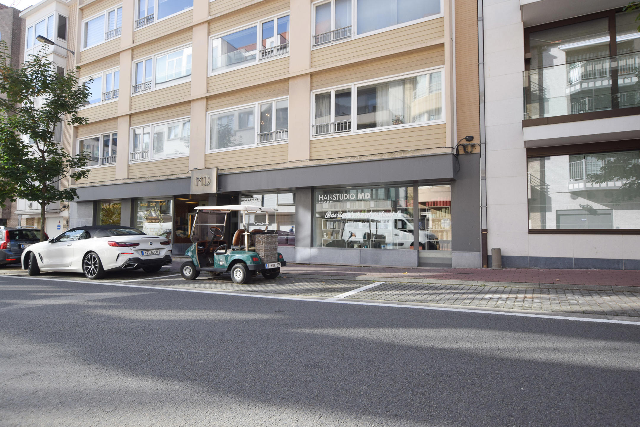 Goed onderhouden handelspand op een centrale ligging tussen het Rubensplein en de Lippenslaan te Knokke. - foto 2