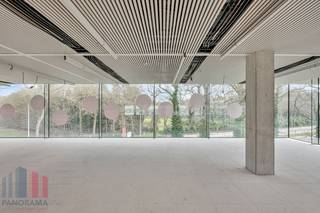 Bent u op zoek naar een unieke kantoorruimte op een toplocatie met onmiddellijke verbinding naar belangrijke snelwegen? Dan is deze kantoorruimte...