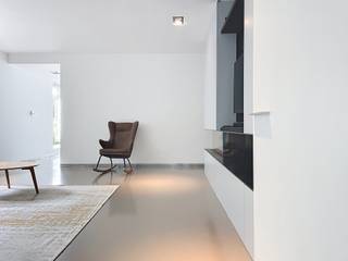 Wellingstraat 96: Lichtrijke woning met ruime hobbyruimte, indeling als volgt: Gelijkvloers: Inkomhal met ingebouwde kasten, bureauruimte,...