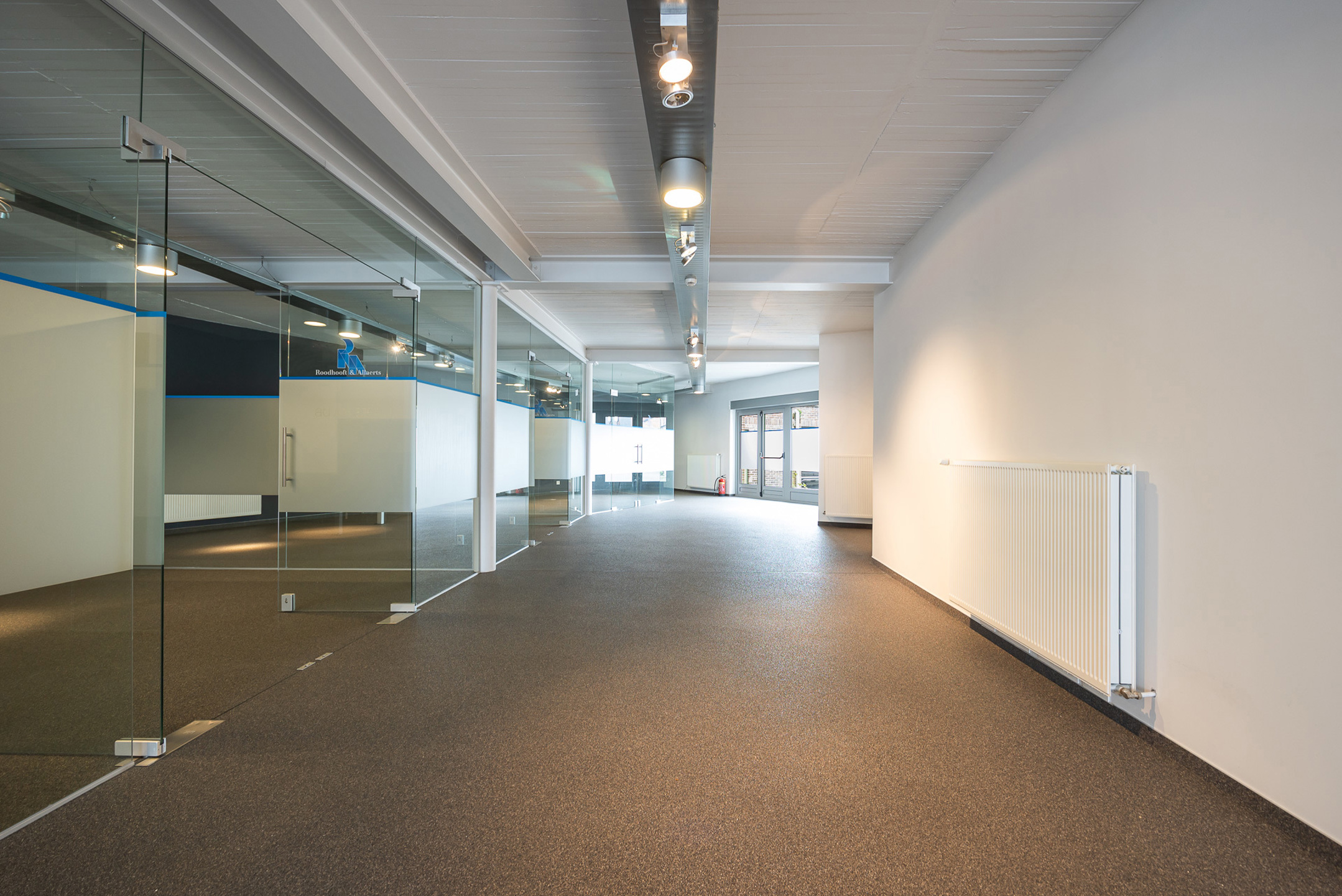 Ruim handelsgelijvkloers met veel mogelijkheden - foto 3