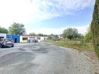 Bent u op zoek naar een eigendom met eindeloze mogelijkheden? In het centrum van Ruisbroek, rustig achterin gelegen aan de Raapveldstraat, vindt...