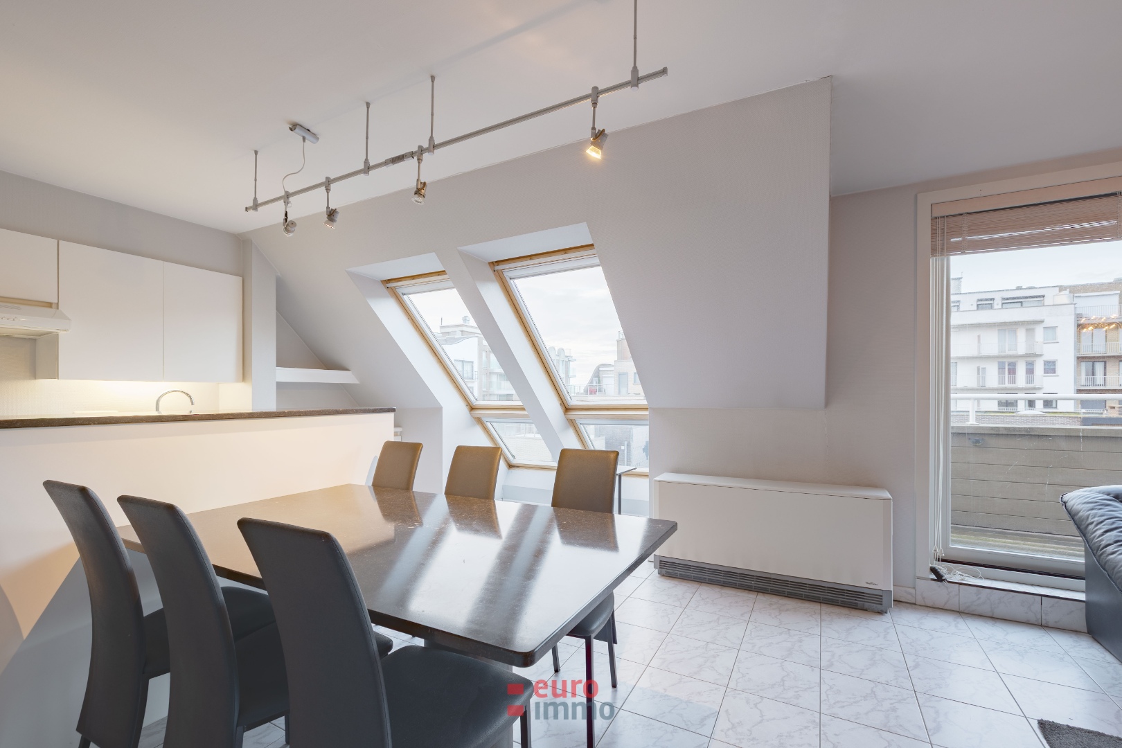 Ruim en lichtrijk appartement in de winkelstraat van Nieuwpoort - foto 5