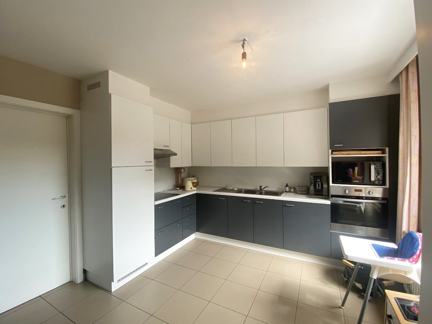 RUIM EN LICHTRIJK APPARTEMENT MET 3 SLAAPKAMERS EN GARAGE IN HARTJE PITTEM - foto 5