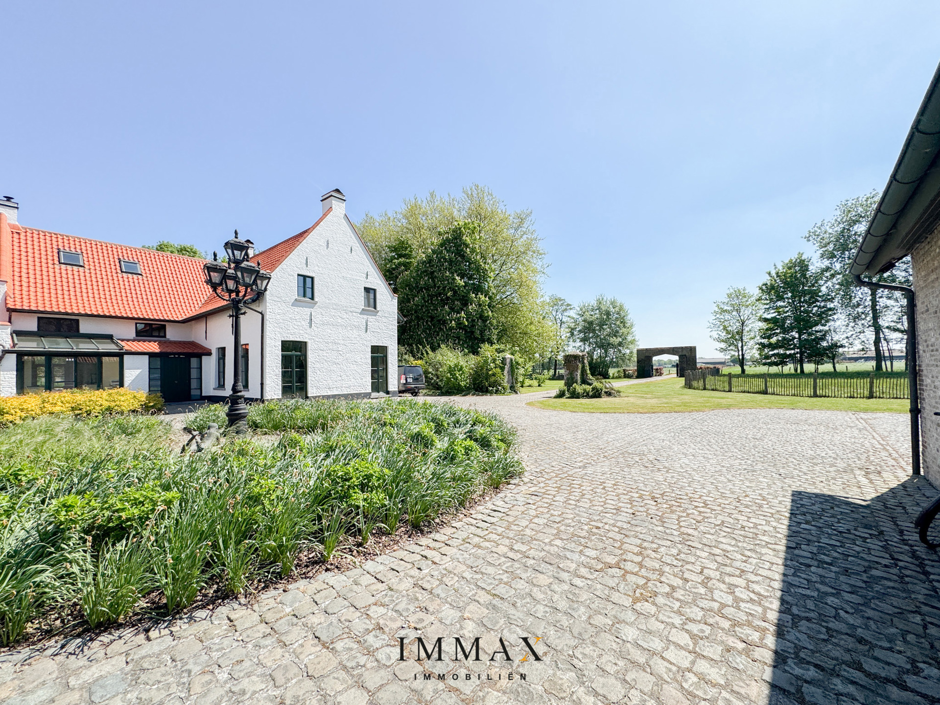 Authentiek landhuis met een aansluitende woonst, alleenstaande schuur gelegen in alle privacy - foto 5