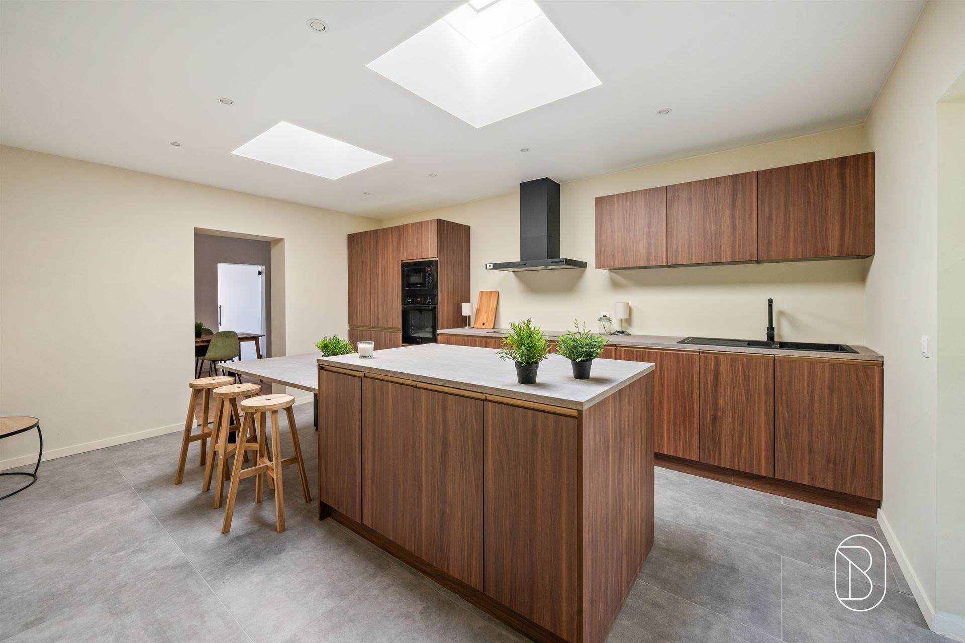 Volledig vernieuwde woning met 4 slk & tuin - foto 1