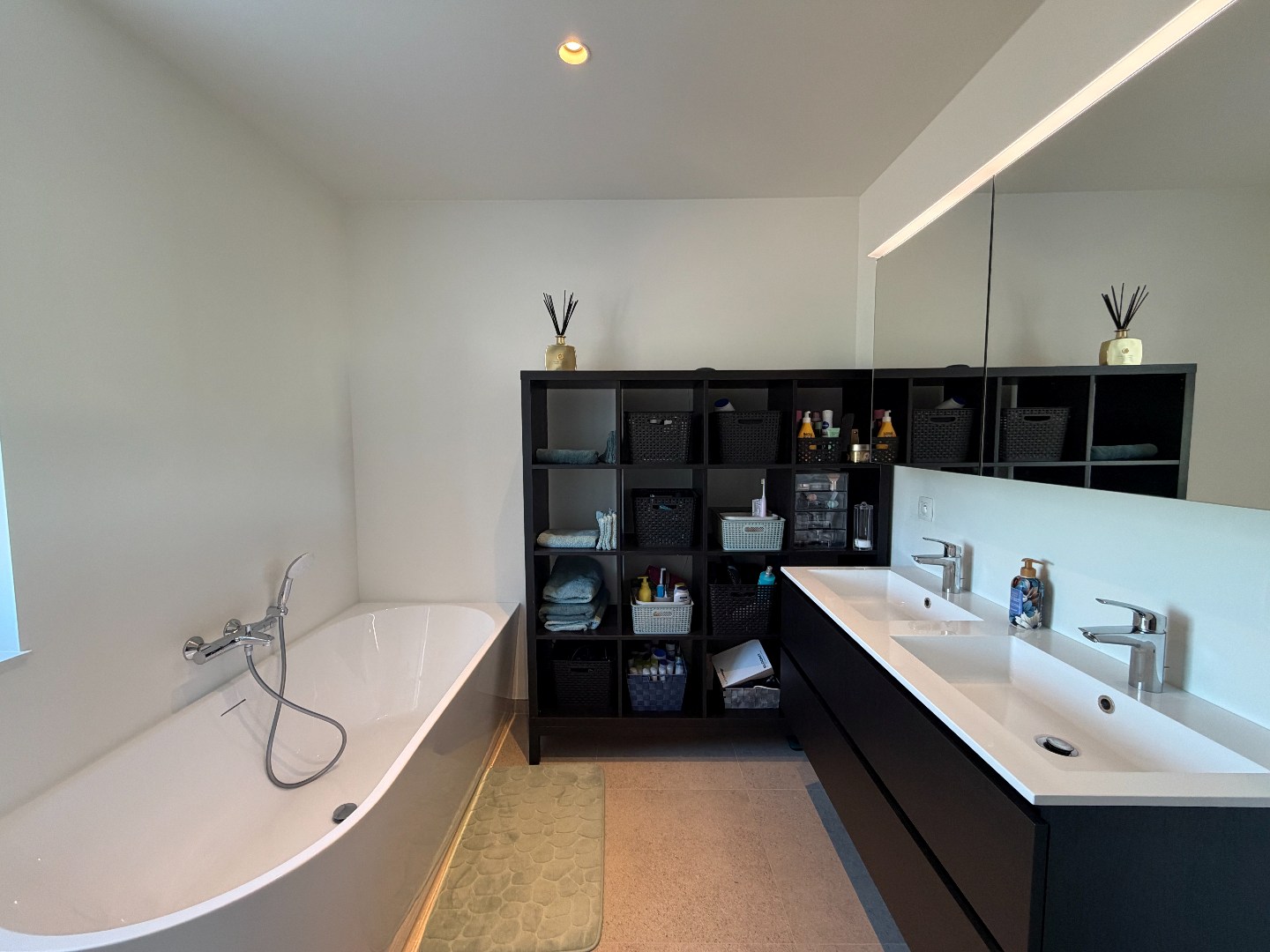 Volledig afgewerkte nieuwbouwwoning met 4 slaapkamers. - foto 5