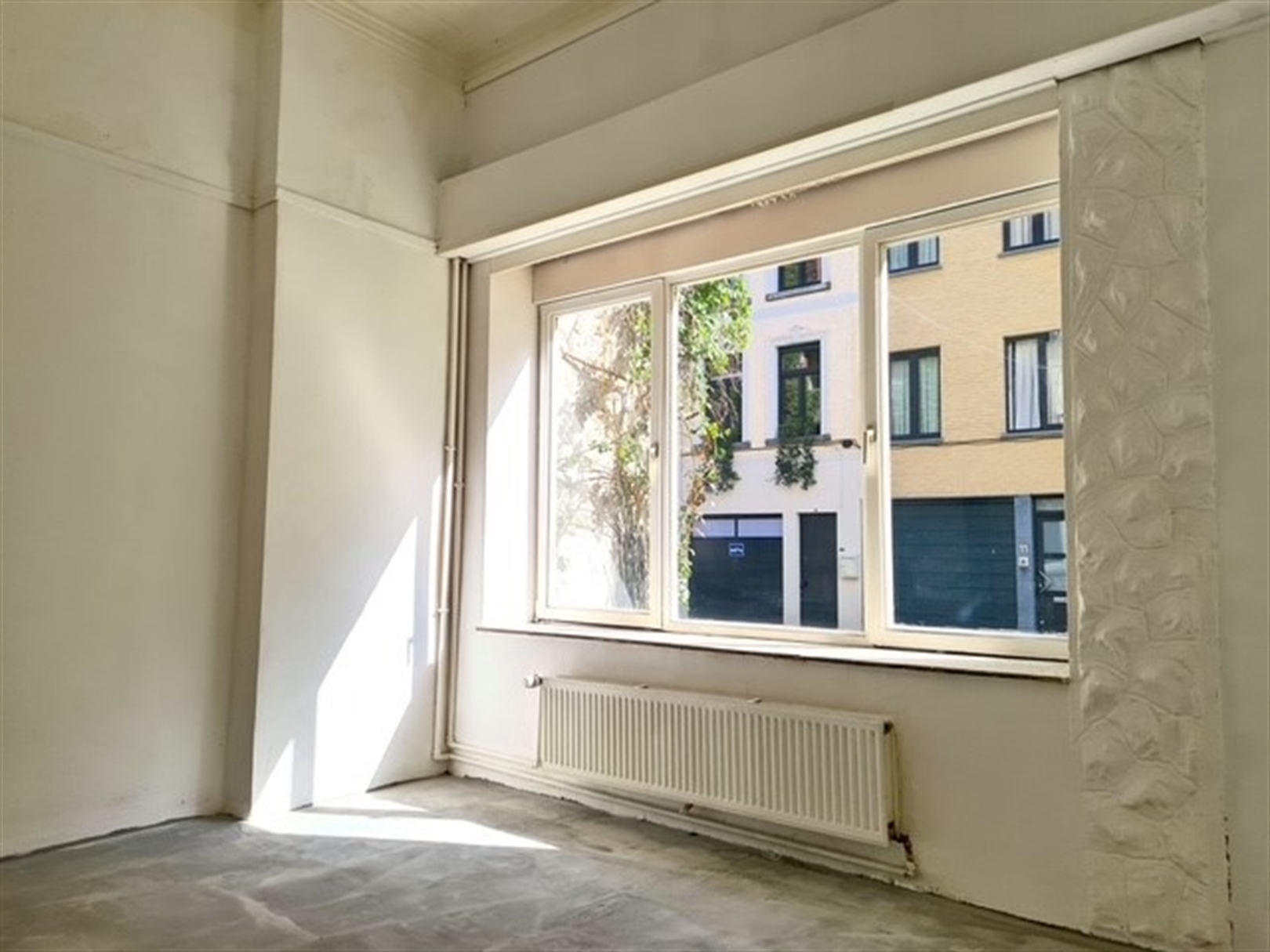 Sainte-Catherine ∣ Commercial ground floor with basement - photo 2