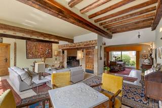 Deze exclusieve grote burgerwoning op een perceel van 604 m2, bevindt zich in een rustige maar toch ook zeer centrale straat, op 200 meter van...