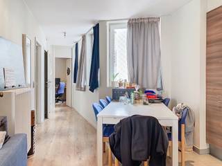 <p>Peperstraat 30/101 : Appartement 3 chambres situé dans un emplacement central.<br /><br />Agencement : séjour avec cuisine moderne ouverte (lave-vaisselle inclus), chambre 1 avec accès à la terrasse, 2 chambres supplémentaires, salle de bains avec douche et raccordement pour machine à laver, et WC séparé.<br /><br />1 275 € + 50 € de charges syndicales (hors eau, gaz et électricité).<br /><br />Disponible à partir du 1er septembre 2026.</p>