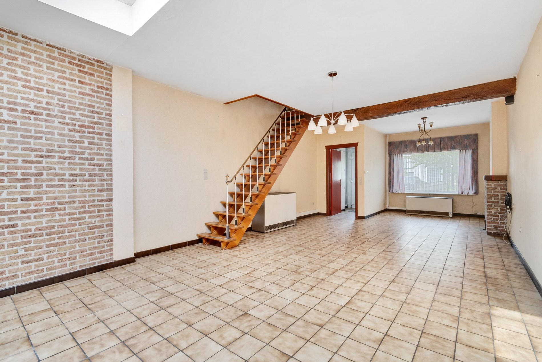 Woning met 2 slaapkamers, verrassend grote tuin en UITWEG. - foto 4