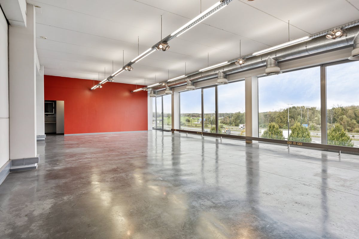 Offices with a fantastic visible location for rent near the Klaverblad - photo 3