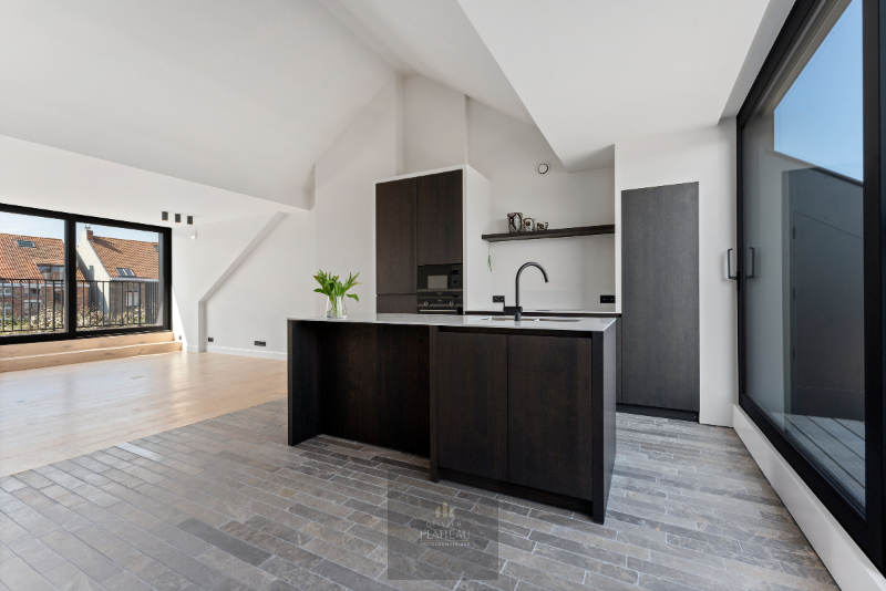 A luxurious, 106m² penthouse flat, ready to move into, with a parking space in a prime location near Nieuwpoort’s market square. - photo 1