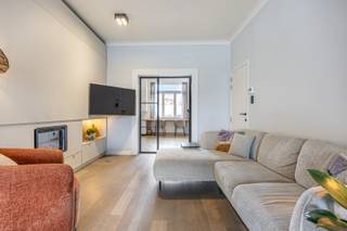 CHARMANTE, INSTAPKLARE WONING MET 4 SLAAPKAMERS EN GARAGE VOOR 1 WAGEN.Op wandelafstand van het centrum van Sint-Truiden, in een rustige buurt met...