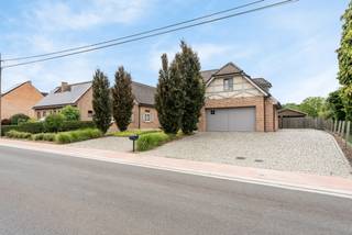 Oerdegelijke, stijlvolle villa gebouwd in 2005 met de allerbeste materialen.Woning en tuin zijn steeds perfect onderhouden. De woning staat garant...